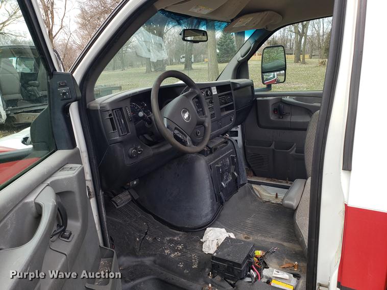 image for item DD4001 2010 Chevrolet Express G4500 cab and chassis