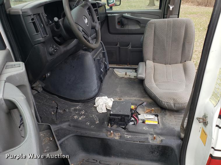 image for item DD4001 2010 Chevrolet Express G4500 cab and chassis