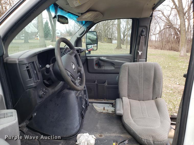 image for item DD4001 2010 Chevrolet Express G4500 cab and chassis