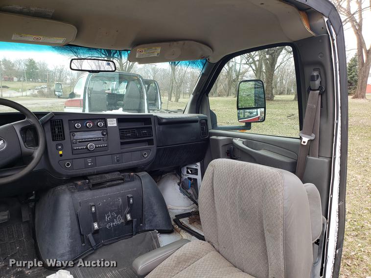 image for item DD4001 2010 Chevrolet Express G4500 cab and chassis