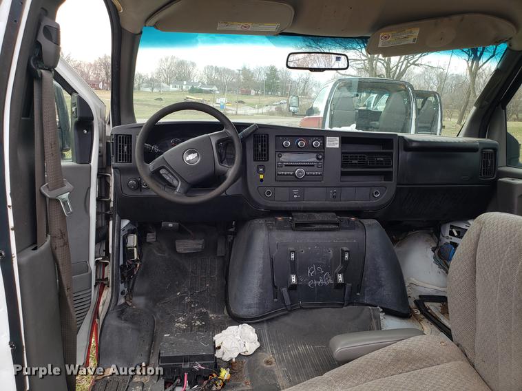image for item DD4001 2010 Chevrolet Express G4500 cab and chassis