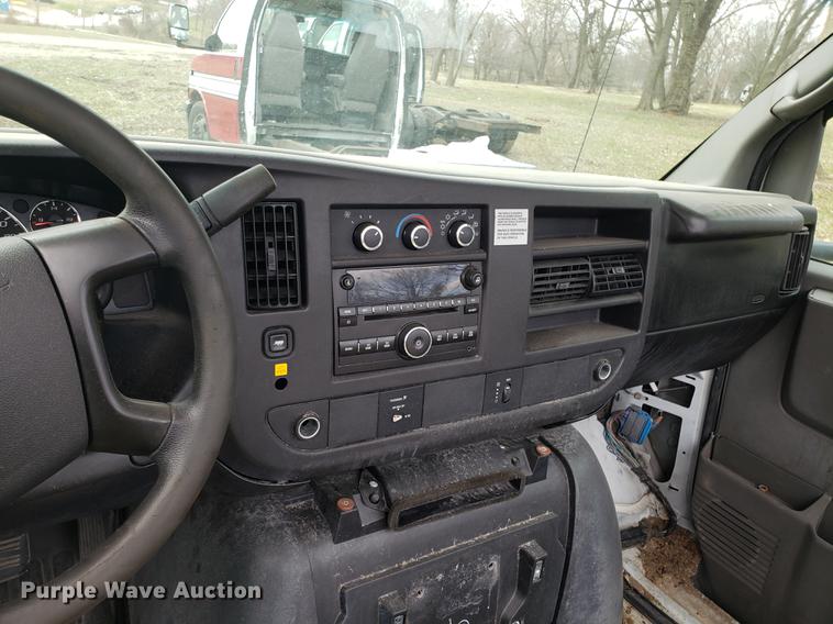 image for item DD4001 2010 Chevrolet Express G4500 cab and chassis