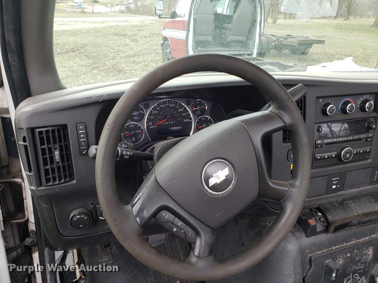 image for item DD4001 2010 Chevrolet Express G4500 cab and chassis