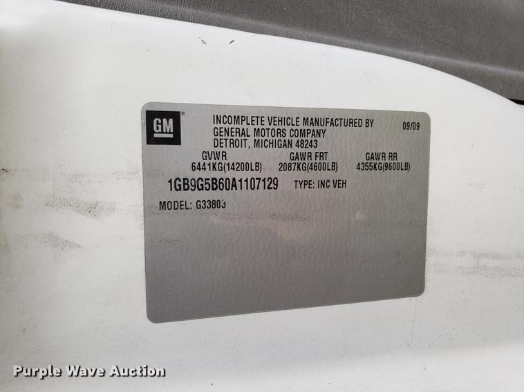 image for item DD4001 2010 Chevrolet Express G4500 cab and chassis