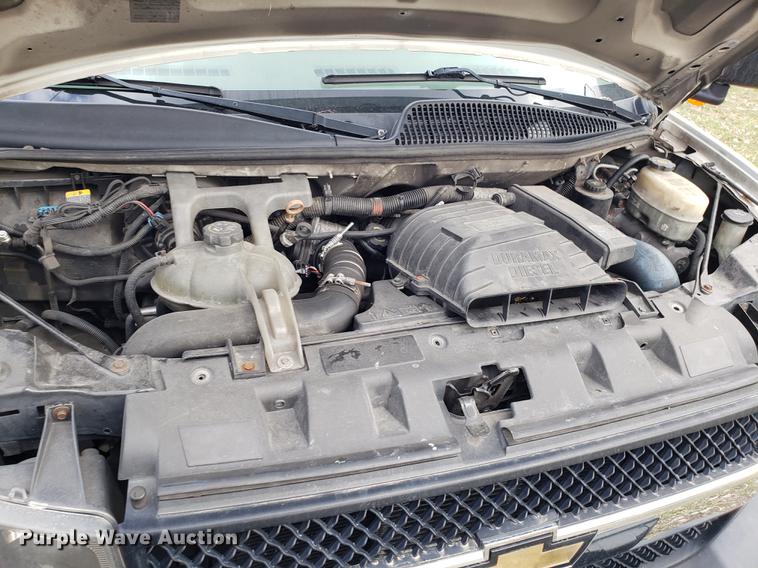 image for item DD4001 2010 Chevrolet Express G4500 cab and chassis