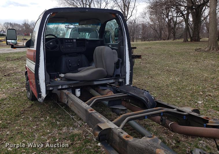 image for item DD4001 2010 Chevrolet Express G4500 cab and chassis