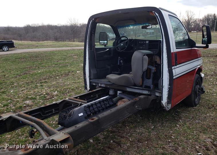 image for item DD4001 2010 Chevrolet Express G4500 cab and chassis