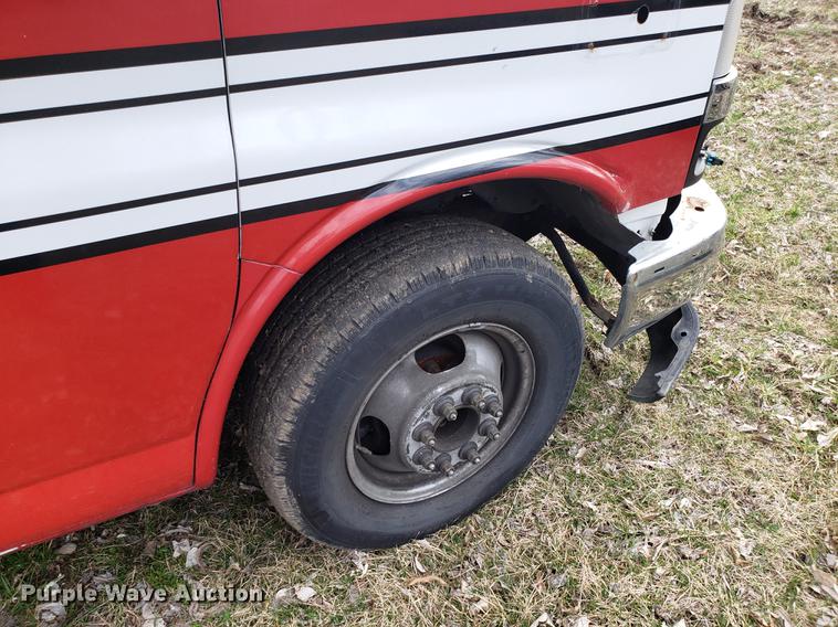 image for item DD4001 2010 Chevrolet Express G4500 cab and chassis