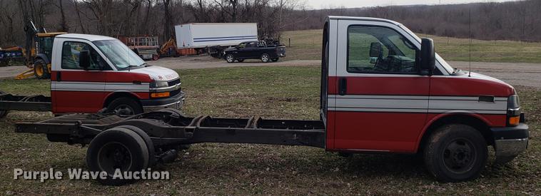 image for item DD4003 2010 Chevrolet Express G4500 cab and chassis