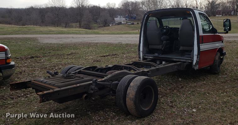 image for item DD4003 2010 Chevrolet Express G4500 cab and chassis