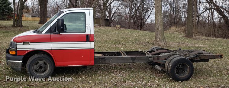 image for item DD4003 2010 Chevrolet Express G4500 cab and chassis