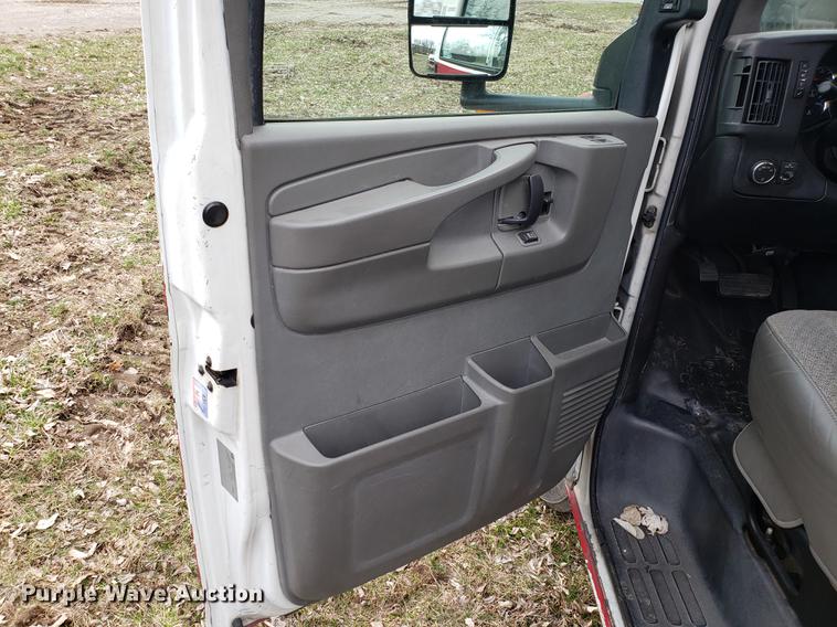 image for item DD4003 2010 Chevrolet Express G4500 cab and chassis