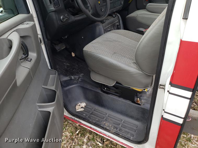 image for item DD4003 2010 Chevrolet Express G4500 cab and chassis