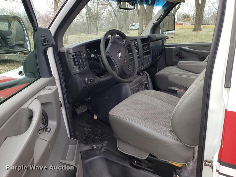 image for item DD4003 2010 Chevrolet Express G4500 cab and chassis