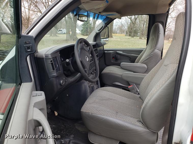 image for item DD4003 2010 Chevrolet Express G4500 cab and chassis