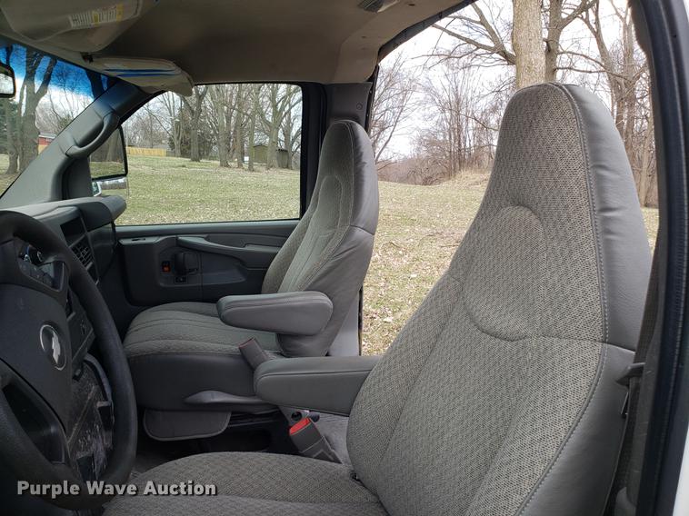 image for item DD4003 2010 Chevrolet Express G4500 cab and chassis