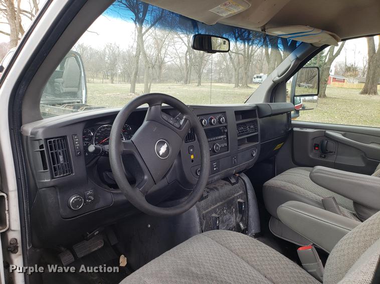 image for item DD4003 2010 Chevrolet Express G4500 cab and chassis