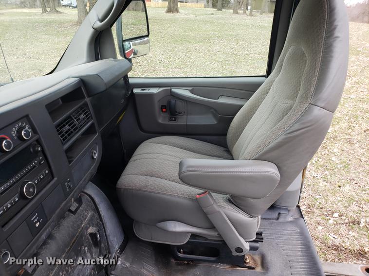 image for item DD4003 2010 Chevrolet Express G4500 cab and chassis