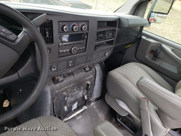 image for item DD4003 2010 Chevrolet Express G4500 cab and chassis