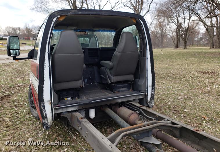 image for item DD4003 2010 Chevrolet Express G4500 cab and chassis