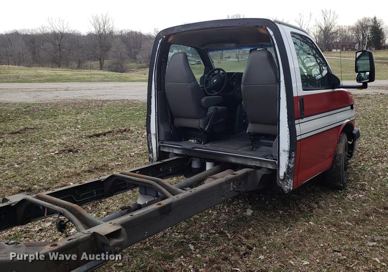 image for item DD4003 2010 Chevrolet Express G4500 cab and chassis