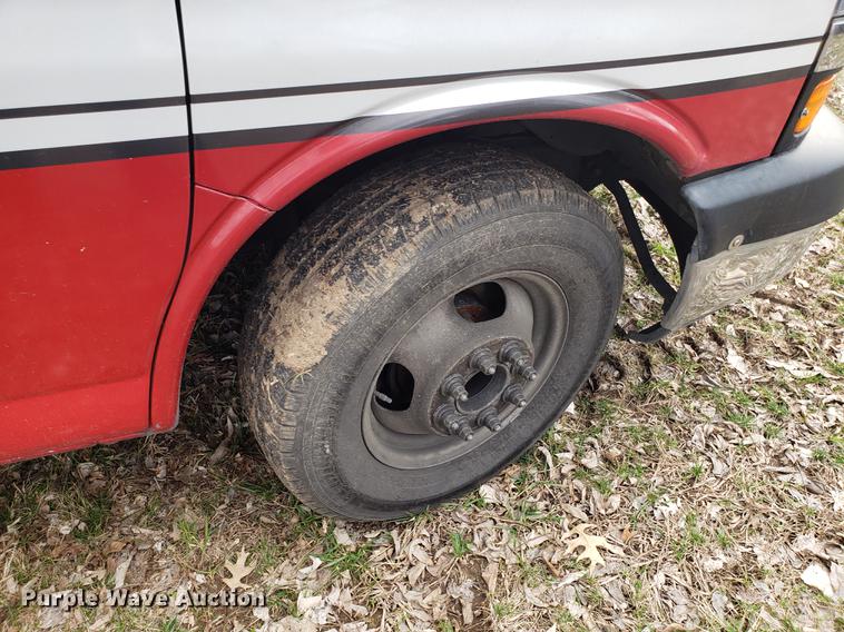 image for item DD4003 2010 Chevrolet Express G4500 cab and chassis