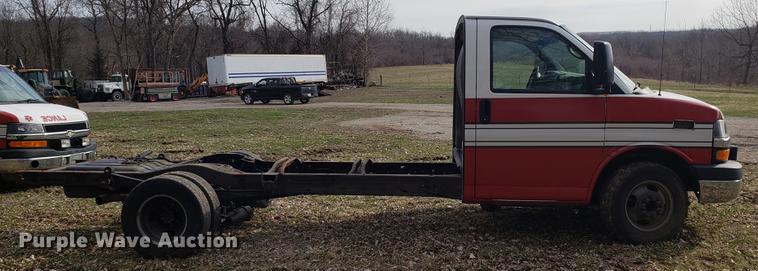 image for item DD4004 2010 Chevrolet Express G4500 cab and chassis