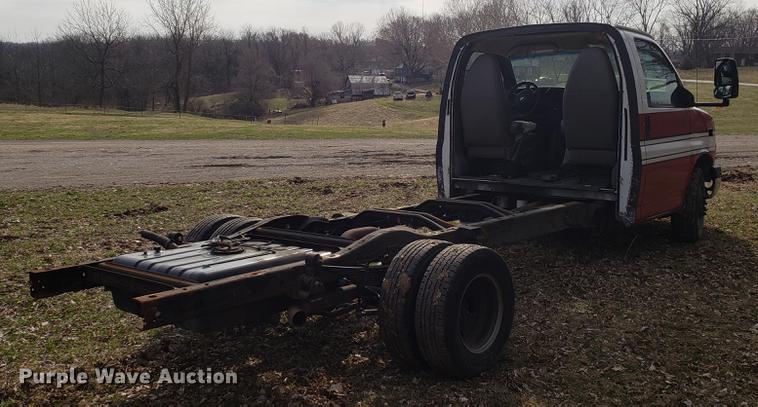 image for item DD4004 2010 Chevrolet Express G4500 cab and chassis