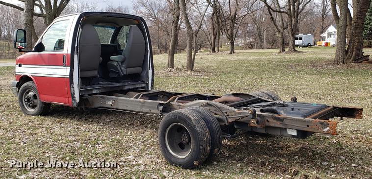 image for item DD4004 2010 Chevrolet Express G4500 cab and chassis