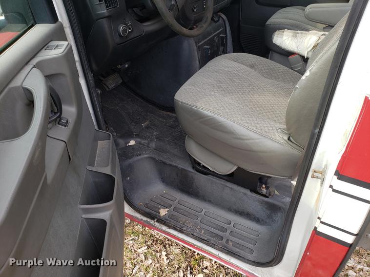 image for item DD4004 2010 Chevrolet Express G4500 cab and chassis