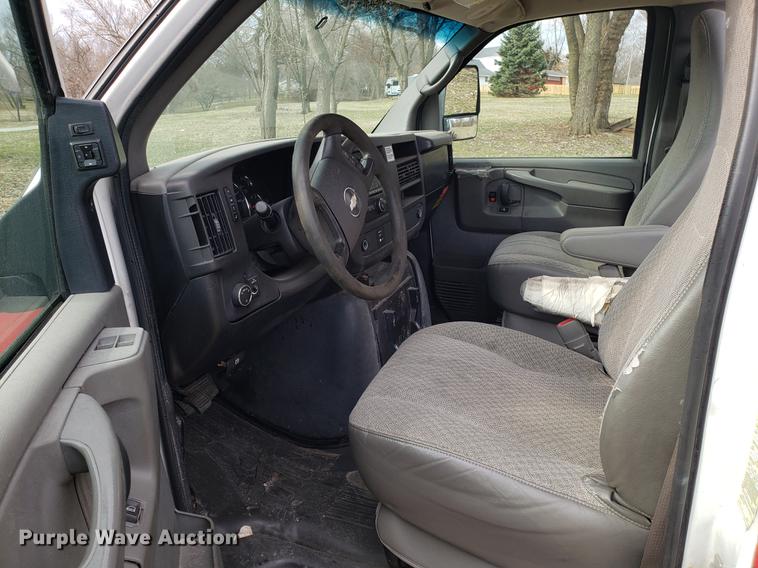 image for item DD4004 2010 Chevrolet Express G4500 cab and chassis