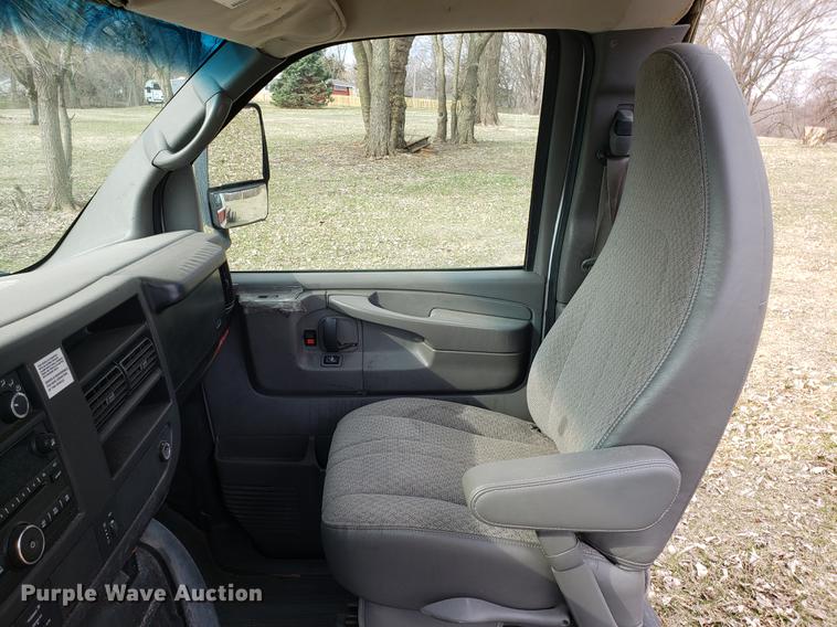 image for item DD4004 2010 Chevrolet Express G4500 cab and chassis