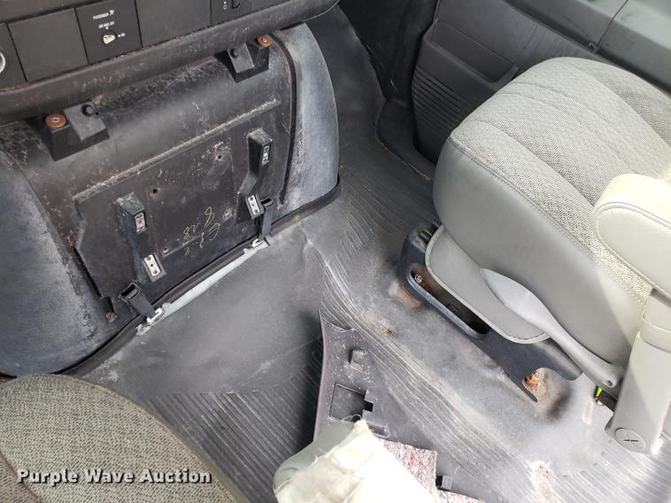 image for item DD4004 2010 Chevrolet Express G4500 cab and chassis