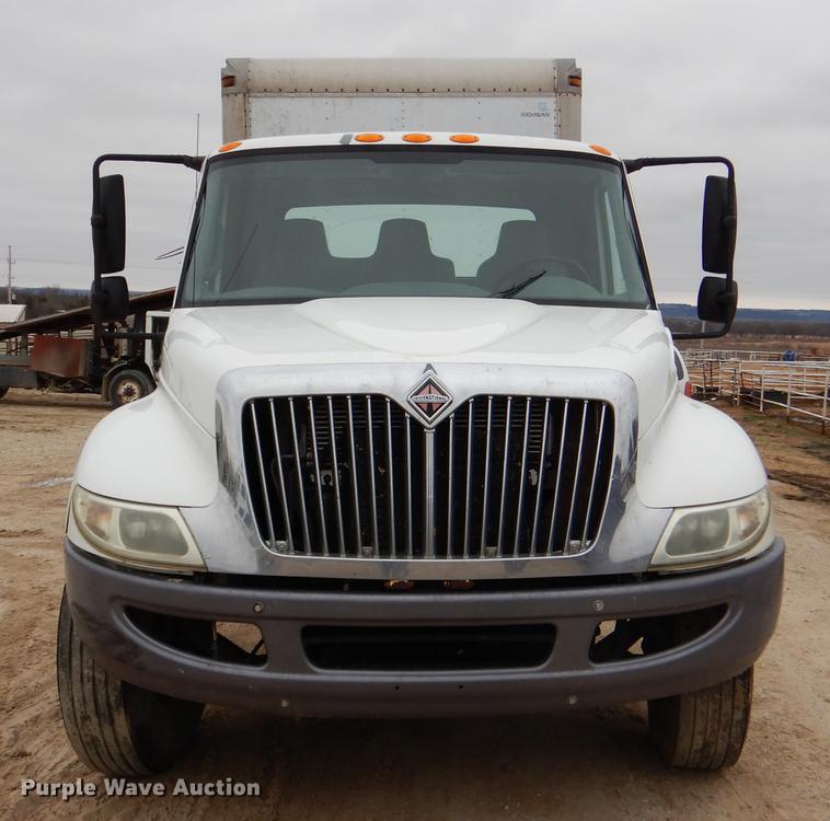 image for item DD8994 2005 International 4300 box truck