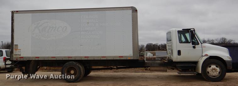 image for item DD8994 2005 International 4300 box truck
