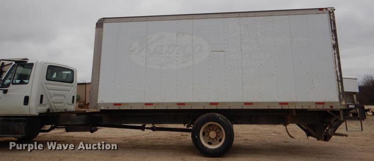 image for item DD8994 2005 International 4300 box truck