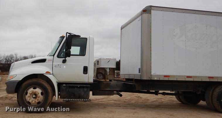 image for item DD8994 2005 International 4300 box truck