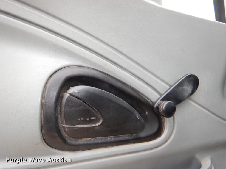 image for item DD8994 2005 International 4300 box truck