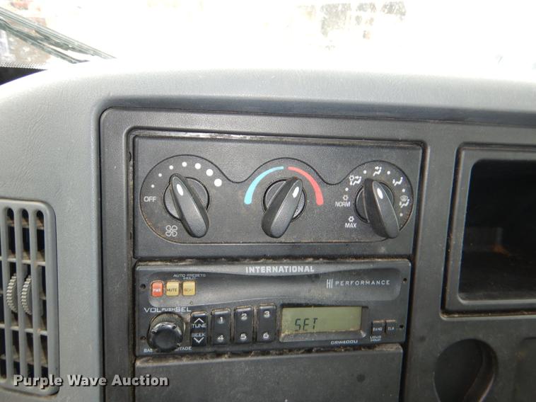 image for item DD8994 2005 International 4300 box truck