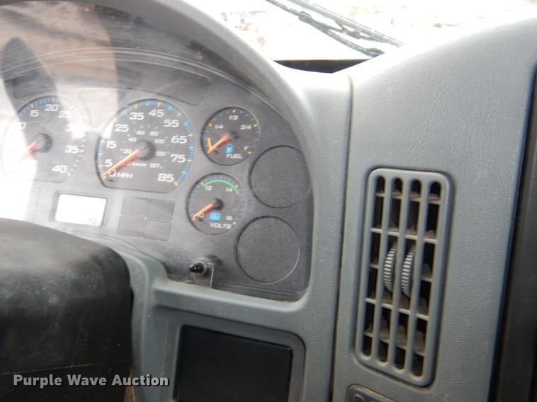 image for item DD8994 2005 International 4300 box truck