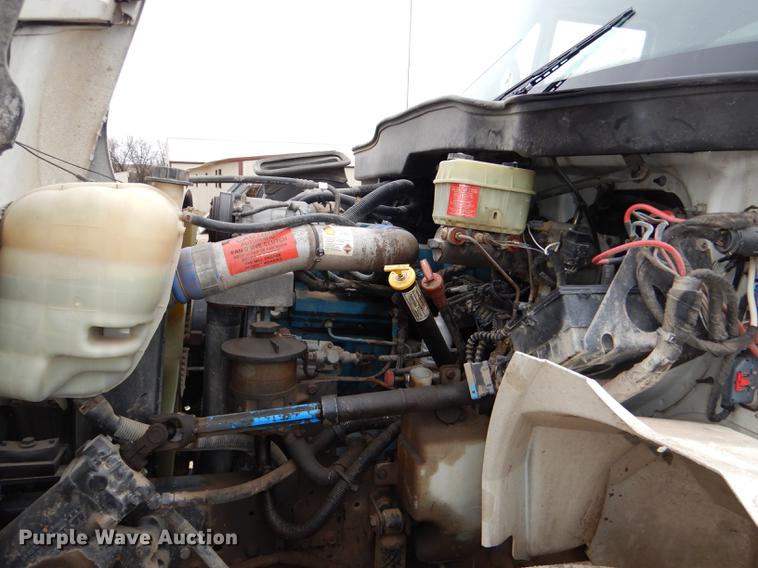 image for item DD8994 2005 International 4300 box truck