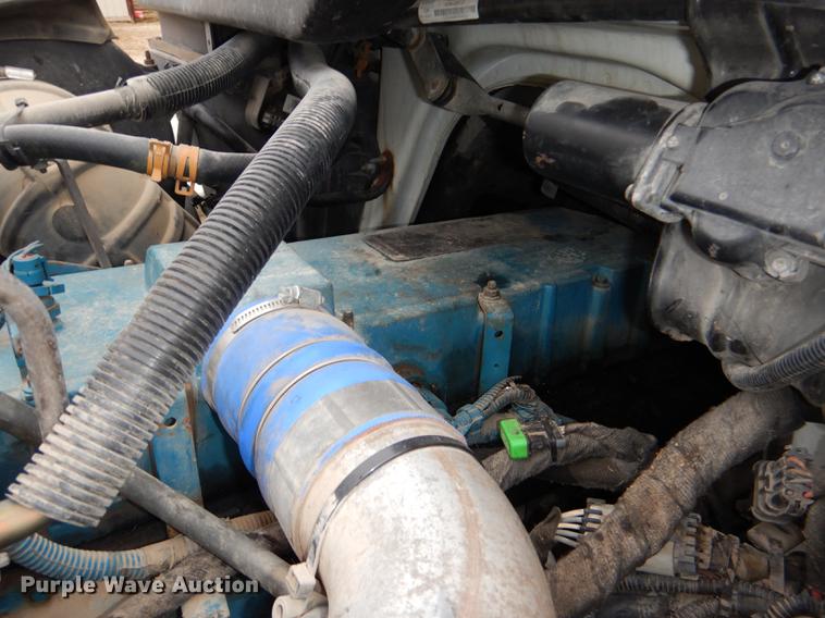 image for item DD8994 2005 International 4300 box truck