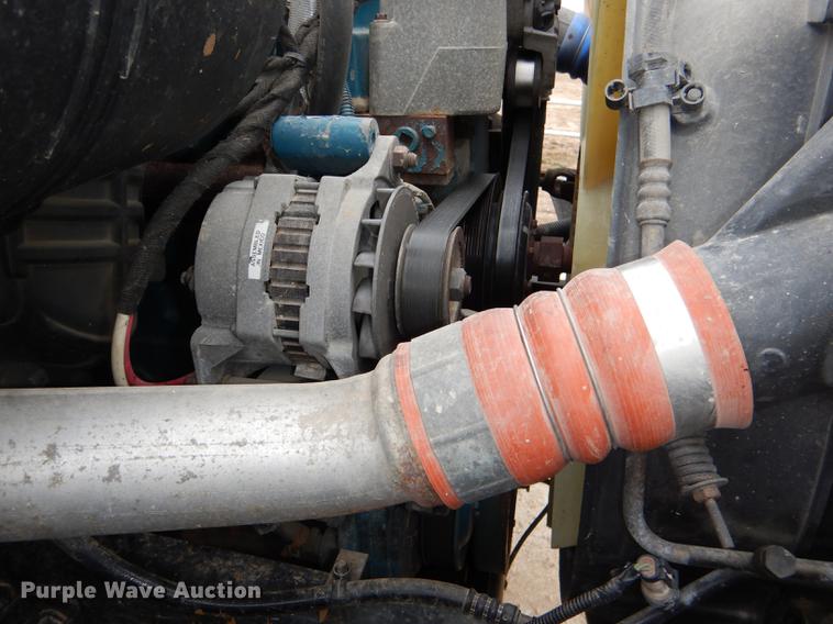 image for item DD8994 2005 International 4300 box truck