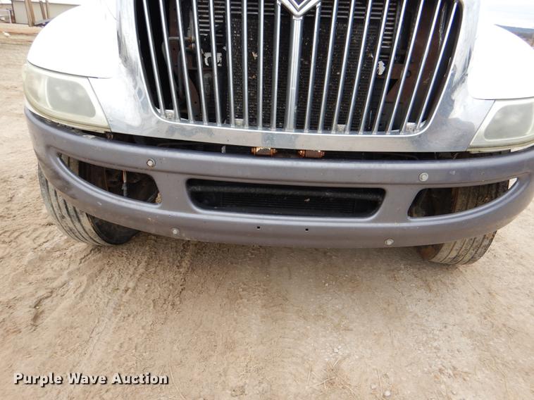 image for item DD8994 2005 International 4300 box truck