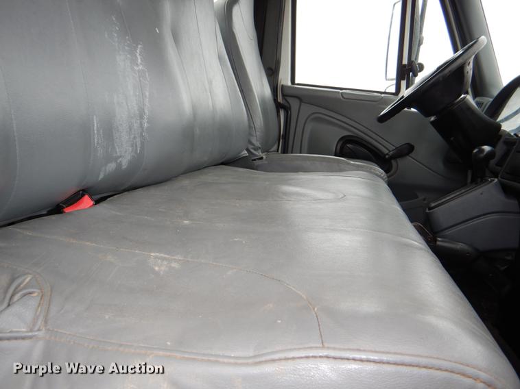 image for item DD8994 2005 International 4300 box truck