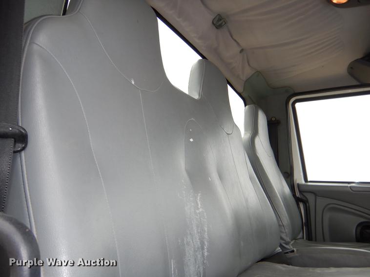 image for item DD8994 2005 International 4300 box truck