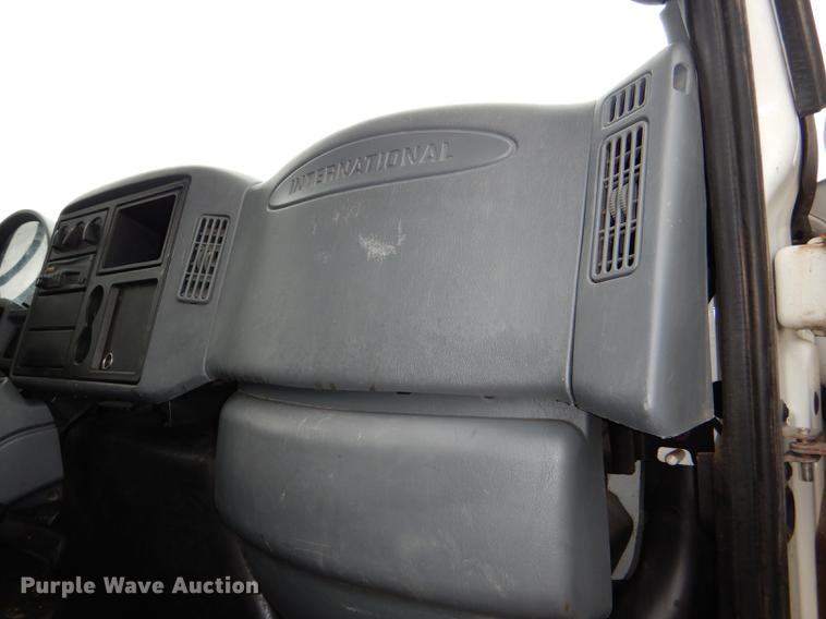 image for item DD8994 2005 International 4300 box truck