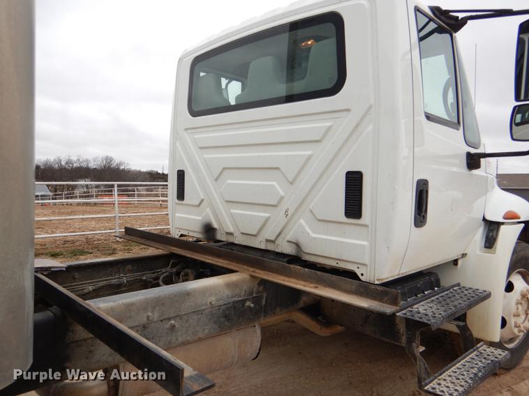 image for item DD8994 2005 International 4300 box truck