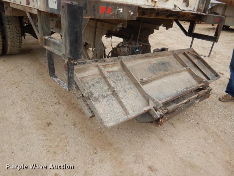 image for item DD8994 2005 International 4300 box truck