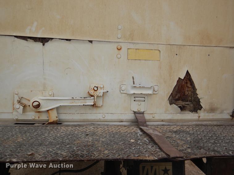 image for item DD8994 2005 International 4300 box truck